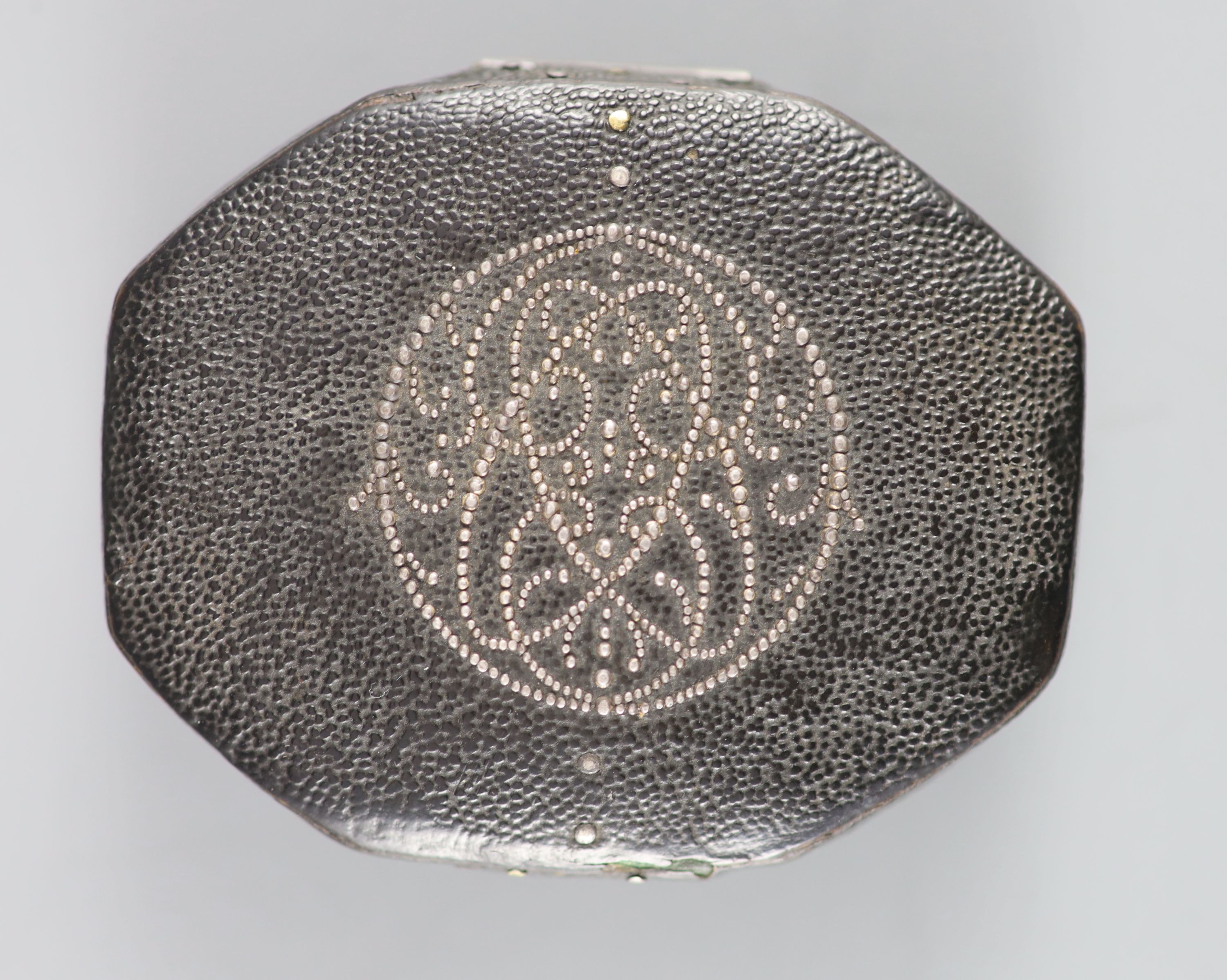 A cased French silver Butterfield-type pocket sundial / compass (scale) early 18th century 6 x 5cm